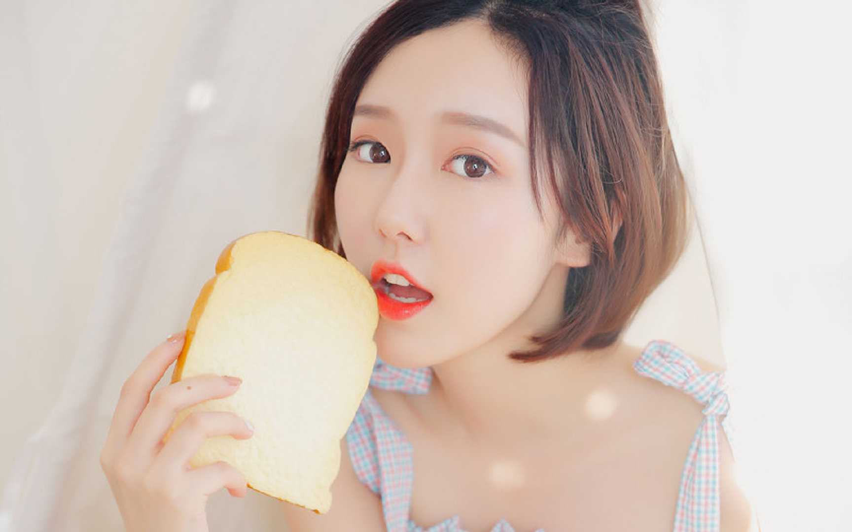 西甲排名洗牌:马德里双雄与巴萨激战正酣,马德里竞技与巴萨