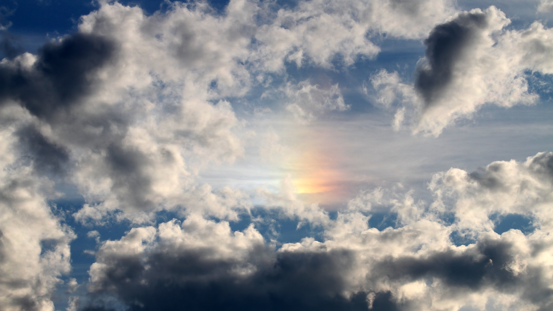 中国男篮年轻球员崭露头角，中国年轻男篮球运动员